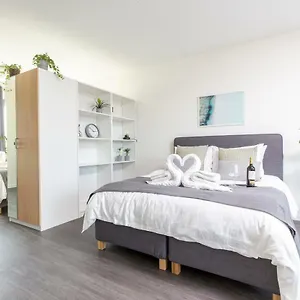  Apartment Retreat To Quite Newly Build Centre Family 20a