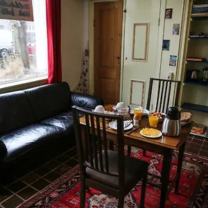  Bed & Breakfast 288